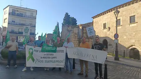APAG Extremadura Asaja inicia una protesta ante la Presidencia de la Junta para exigir ayudas al cereal de invierno APAG Extremadura Asaja inicia una protesta ante la Presidencia de la Junta para exigir ayudas al cereal de invierno