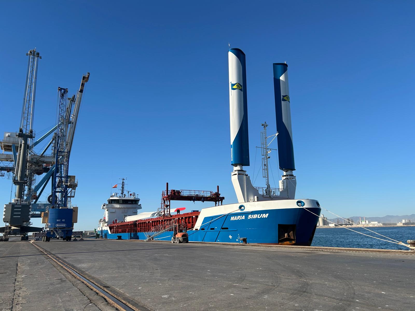 PortCastelló recibe un carguero que utiliza velas rígidas para reducir el consumo de combustible PortCastelló recibe un carguero que utiliza velas rígidas para reducir el consumo de combustible