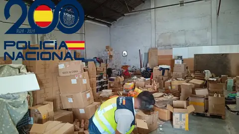 Detenidas tres personas y 11.000 productos intervenidos en una operación contra falsificaciones Detenidas tres personas y 11.000 productos intervenidos en una operación contra falsificaciones