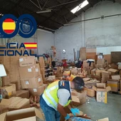 Detenidas tres personas y 11.000 productos intervenidos en una operación contra falsificaciones Detenidas tres personas y 11.000 productos intervenidos en una operación contra falsificaciones