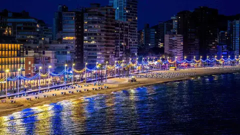Benidorm aprueba el proyecto para completar la renovación de la catenaria lumínica de Levante con una inversión de 2,4 millones de euros Benidorm aprueba el proyecto para completar la renovación de la catenaria lumínica de Levante con una inversión de 2,4 millones de euros