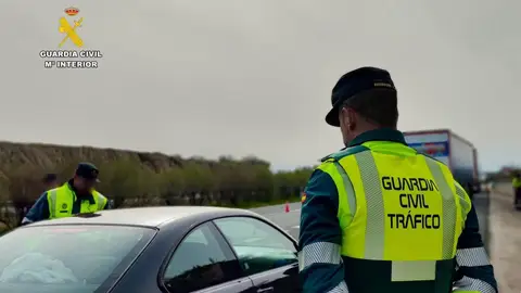 Investigado un conductor por circular a 242 kilómetros en la Ex-A1 a la altura de Malpartida de Plasencia Investigado un conductor por circular a 242 kilómetros en la Ex-A1 a la altura de Malpartida de Plasencia