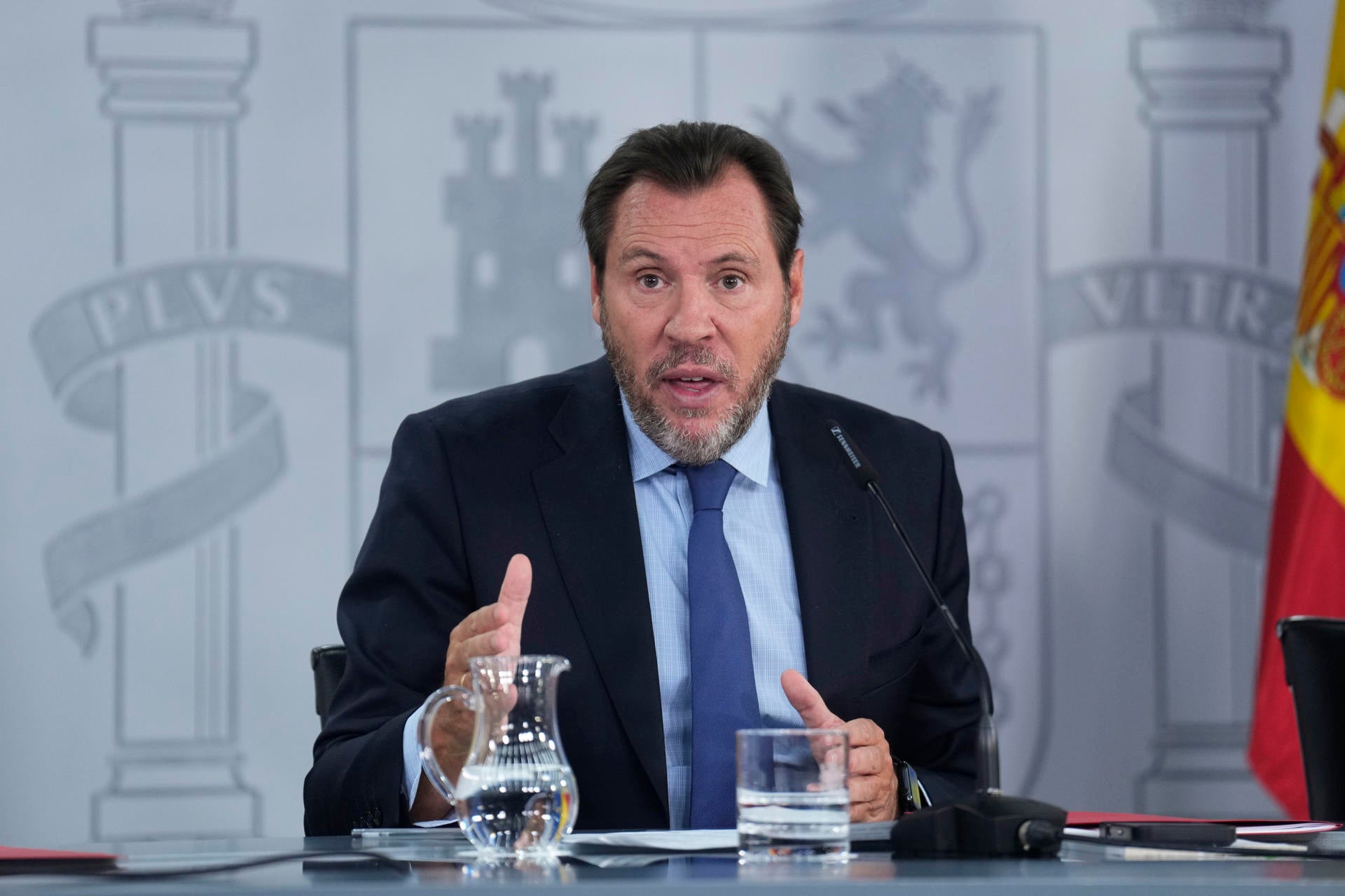 El Gobierno vuelve a cargar duramente contra los jueces por la ley de nietos: "No nos conduce a pensar que algunas decisiones son imparciales" El Gobierno vuelve a cargar duramente contra los jueces por la ley de nietos: "No nos conduce a pensar que algunas decisiones son imparciales"