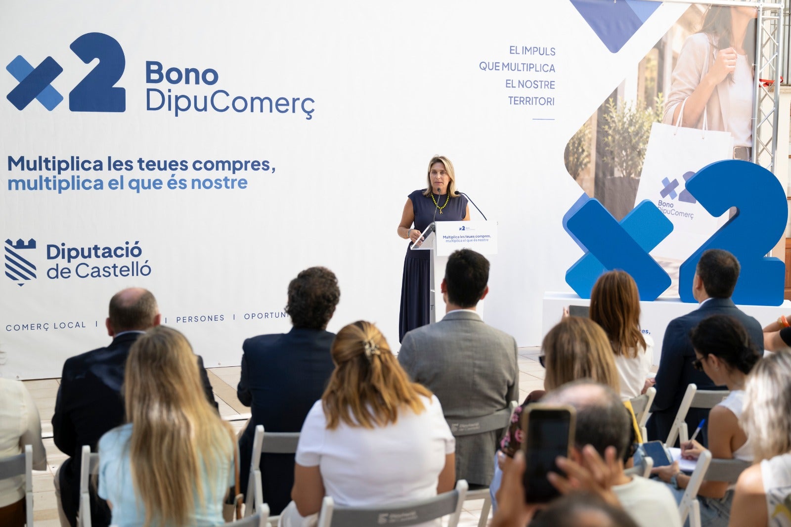 La Diputación de Castellón lanza un bono que duplicará el gasto en comercios de los 135 municipios La Diputación de Castellón lanza un bono que duplicará el gasto en comercios de los 135 municipios