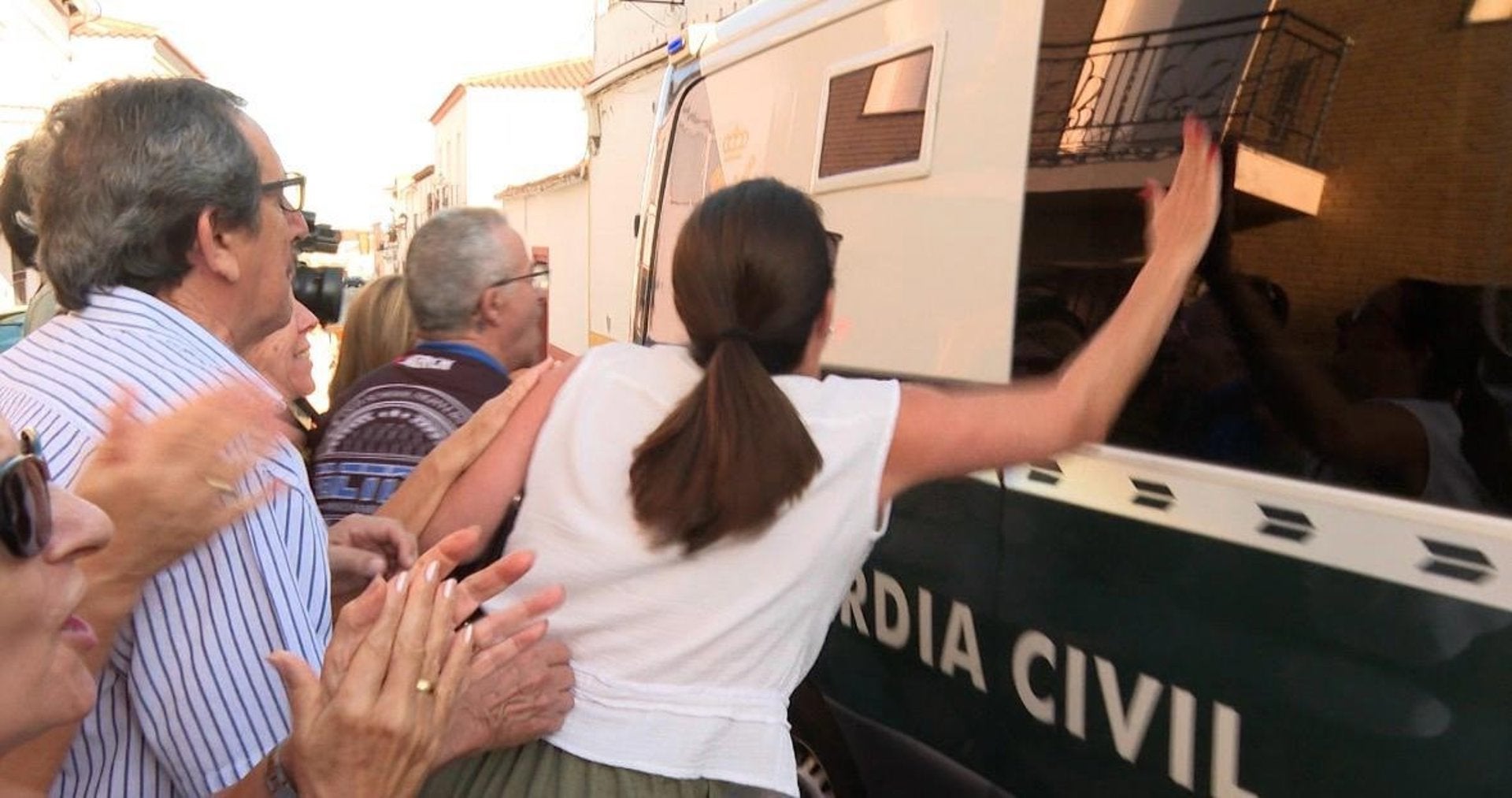 La reconstrucción judicial del caso de Francisca Cadenas traen de regreso a Hornachos la tensión, el dolor y a los acusados del crimen La reconstrucción judicial del caso de Francisca Cadenas traen de regreso a Hornachos la tensión, el dolor y a los acusados del crimen