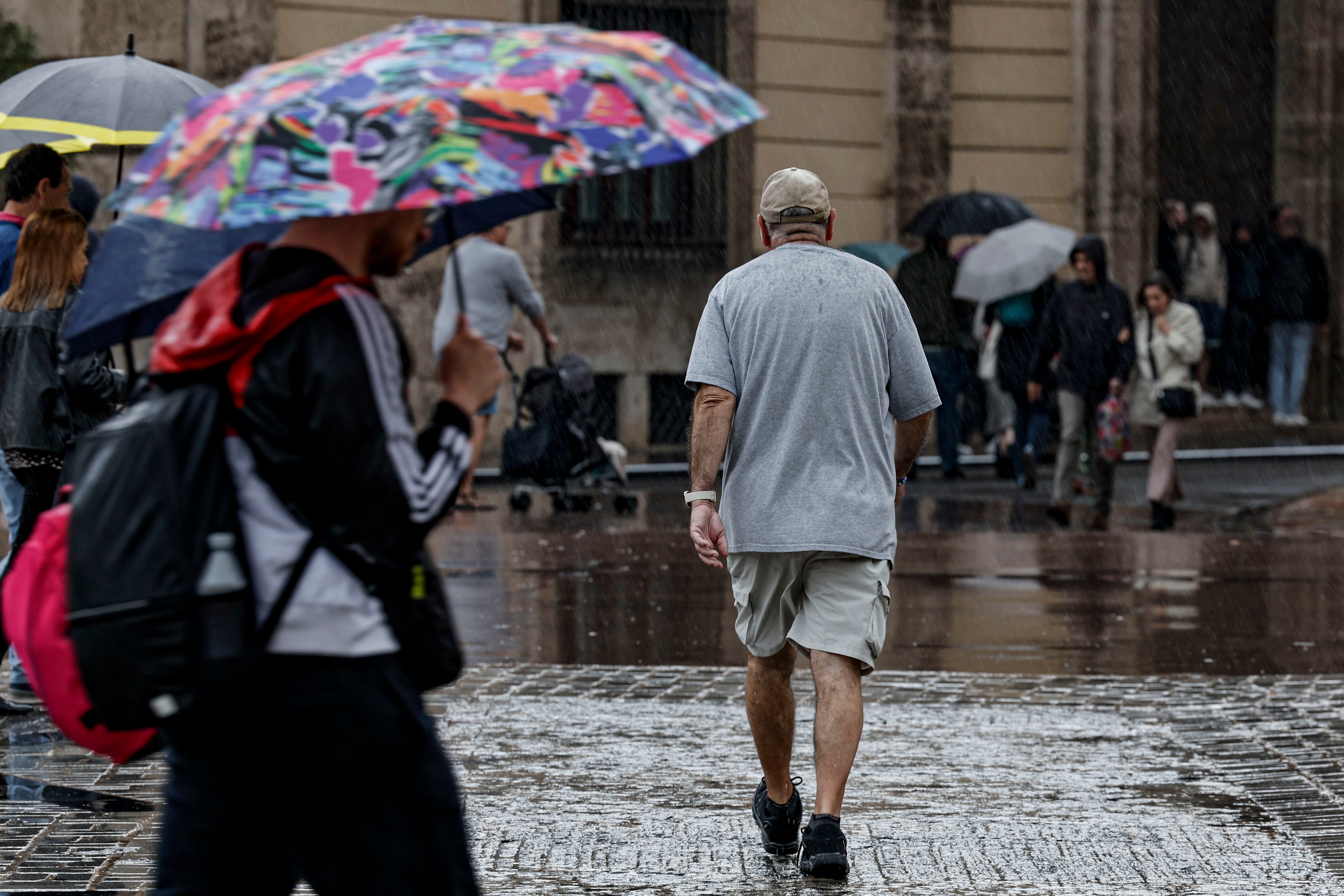 Aviso naranja el miércoles en Valencia por lluvias de 40 l/m2 en 1 hora Aviso naranja el miércoles en Valencia por lluvias de 40 l/m2 en 1 hora