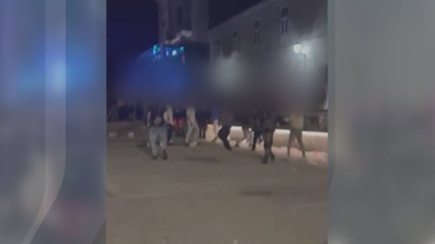 Unanimidad entre los grupos municipales en Raxoi para condenar la agresión a dos jóvenes en 19 y 20 años durante las fiesta de la Mercé de Conxo Unanimidad entre los grupos municipales en Raxoi para condenar la agresión a dos jóvenes en 19 y 20 años durante las fiesta de la Mercé de Conxo
