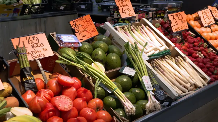 Puesto de fruta y verdura Puesto de fruta y verdura