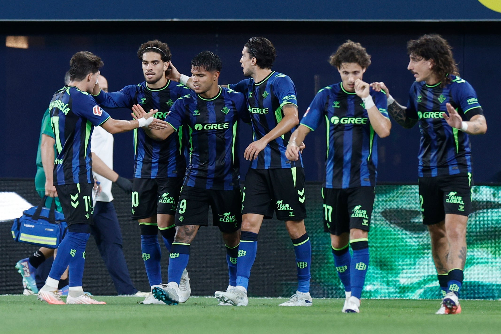 El Betis gana en La Cerámica... y pudo golear El Betis gana en La Cerámica... y pudo golear