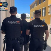 Detenido en Ciutadella un hombre acusado de vender marihuana a menores en la playa Detenido en Ciutadella un hombre acusado de vender marihuana a menores en la playa
