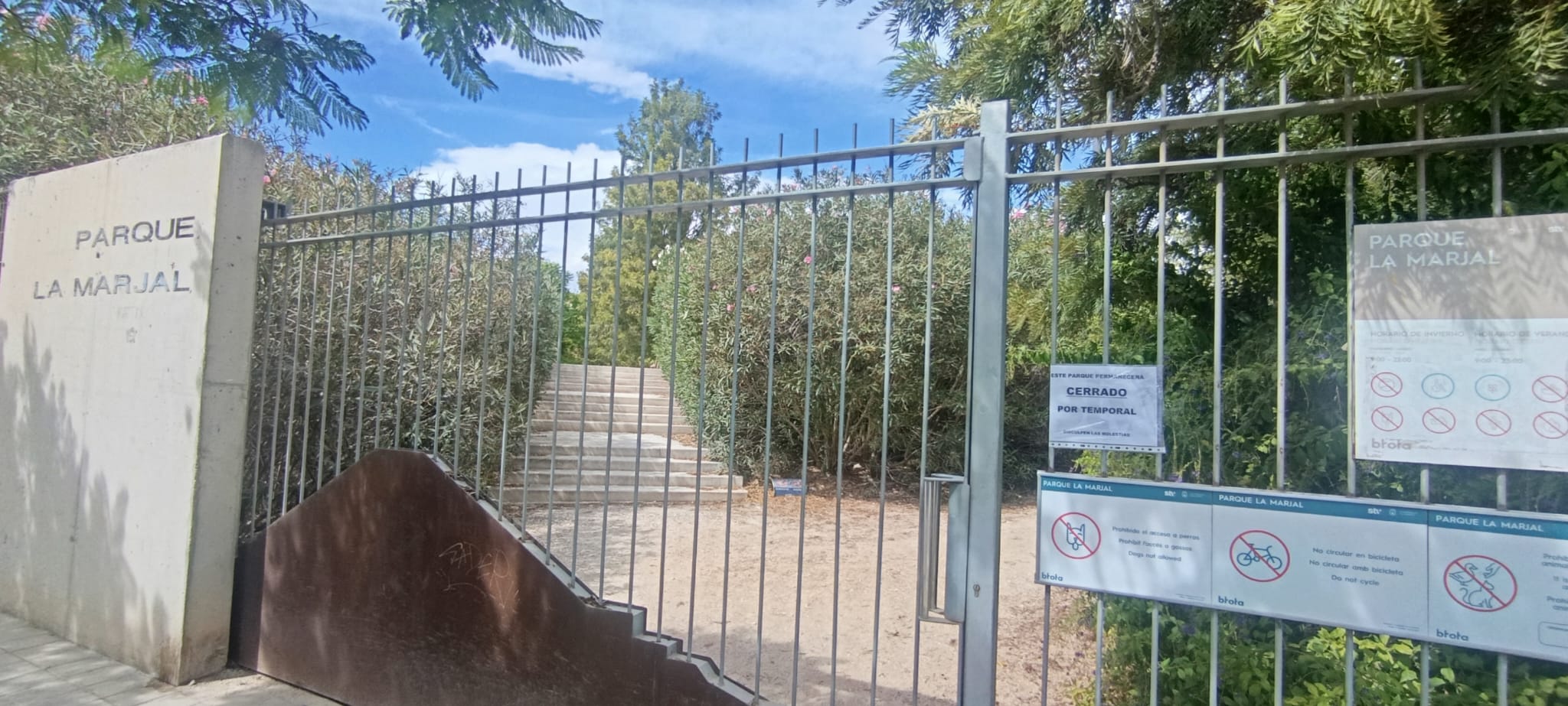 Alicante cierra los parques y otros municipios suspenden las clases y los mercadillos por la alerta naranja Alicante cierra los parques y otros municipios suspenden las clases y los mercadillos por la alerta naranja