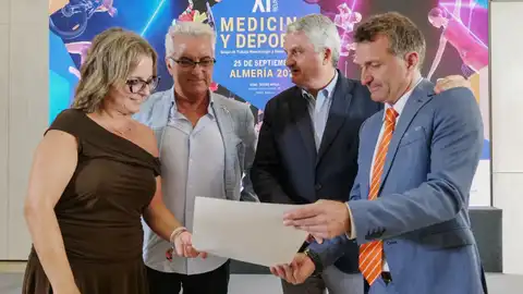 El Teatro Apolo de Almería reunirá a grandes figuras del deporte en la XI Reunión Medicina y Deporte El Teatro Apolo de Almería reunirá a grandes figuras del deporte en la XI Reunión Medicina y Deporte