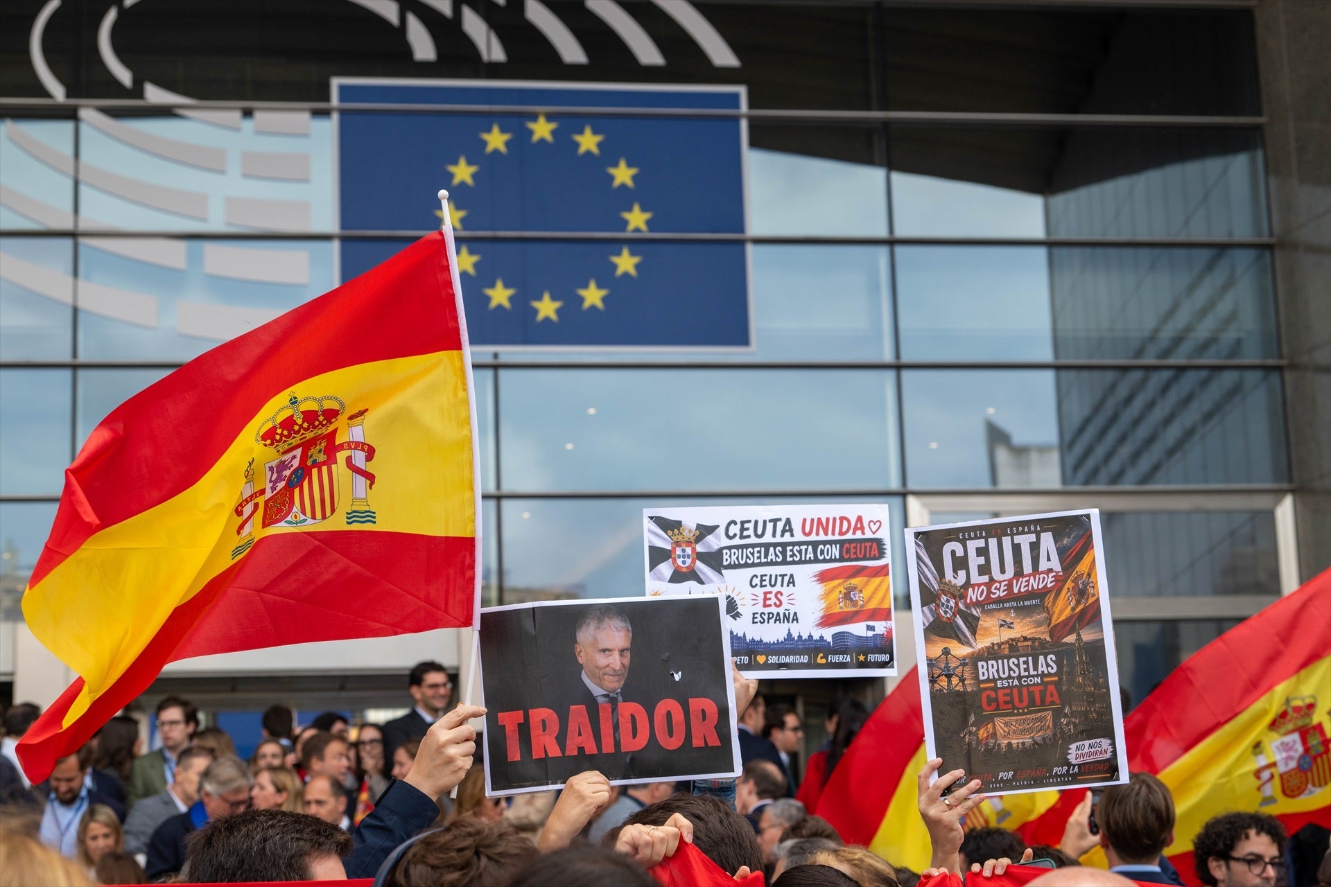 La Eurocámara señala el "efecto llamada" provocado por la regularización extraordinaria y define lo ocurrido en Ceuta como "invasión" La Eurocámara señala el "efecto llamada" provocado por la regularización extraordinaria y define lo ocurrido en Ceuta como "invasión"