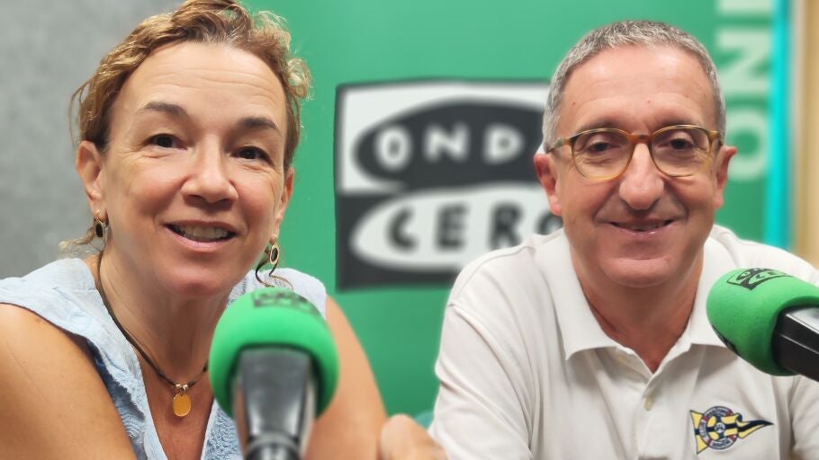 Nuria Barca y Basilio Ferrer, directiva y presidente del Club Mar&iacute;timo de Mah&oacute;n.