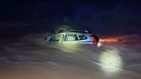 Parlon defensa que l’ES-Alert pel temporal de pluges es va enviar quan la població s’havia de protegir Parlon defensa que l’ES-Alert pel temporal de pluges es va enviar quan la població s’havia de protegir