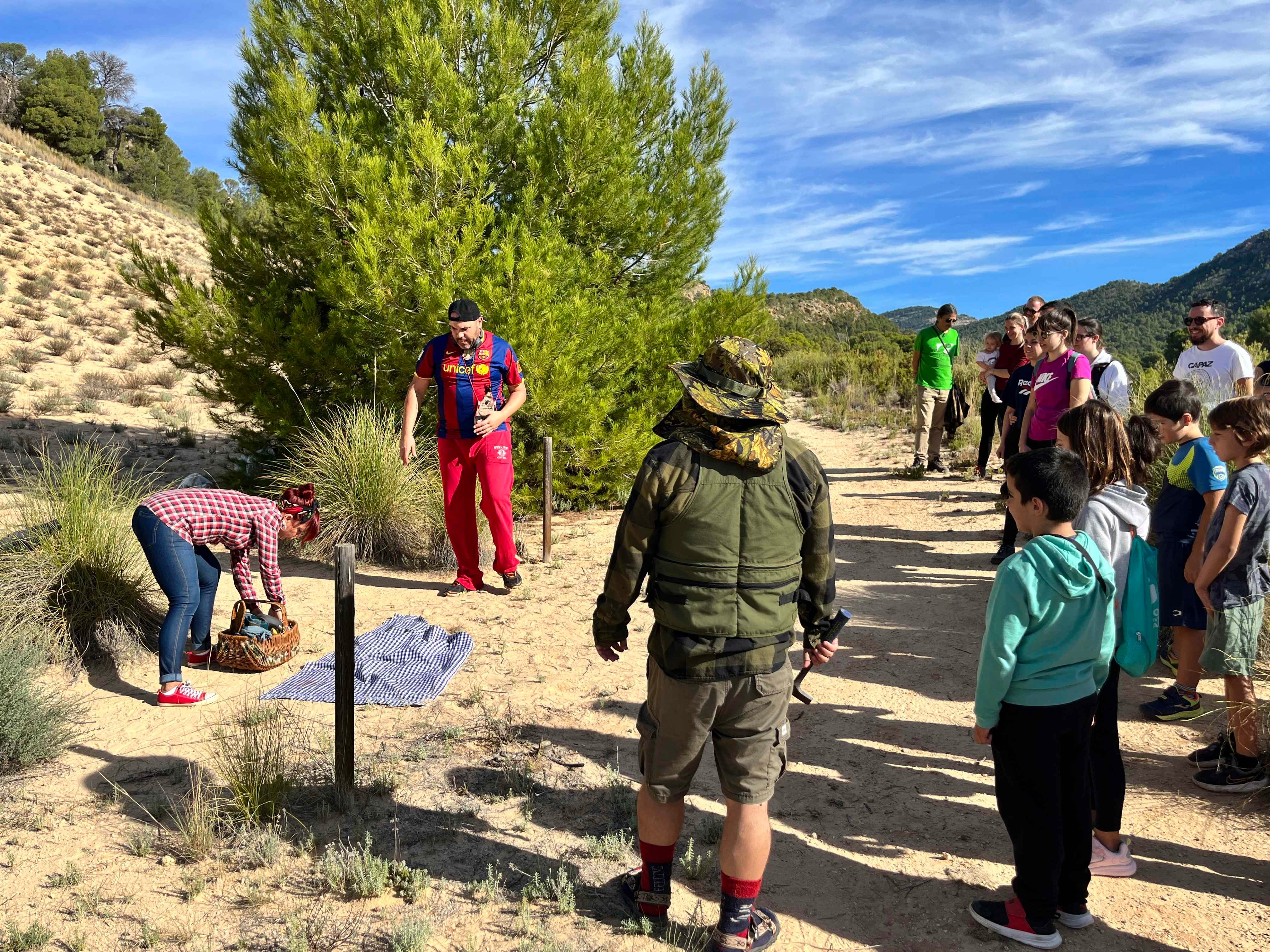 Petrer vuelve a acercar el Arenal de l’Almorxó al público con una nueva edición de sus rutas teatralizadas Petrer vuelve a acercar el Arenal de l’Almorxó al público con una nueva edición de sus rutas teatralizadas