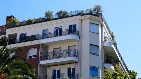 Vista del edificio en el barrio de Chamberí donde está situado el ático que ha adquirido la empresa pública Planifica Madrid Vista del edificio en el barrio de Chamberí donde está situado el ático que ha adquirido la empresa pública Planifica Madrid