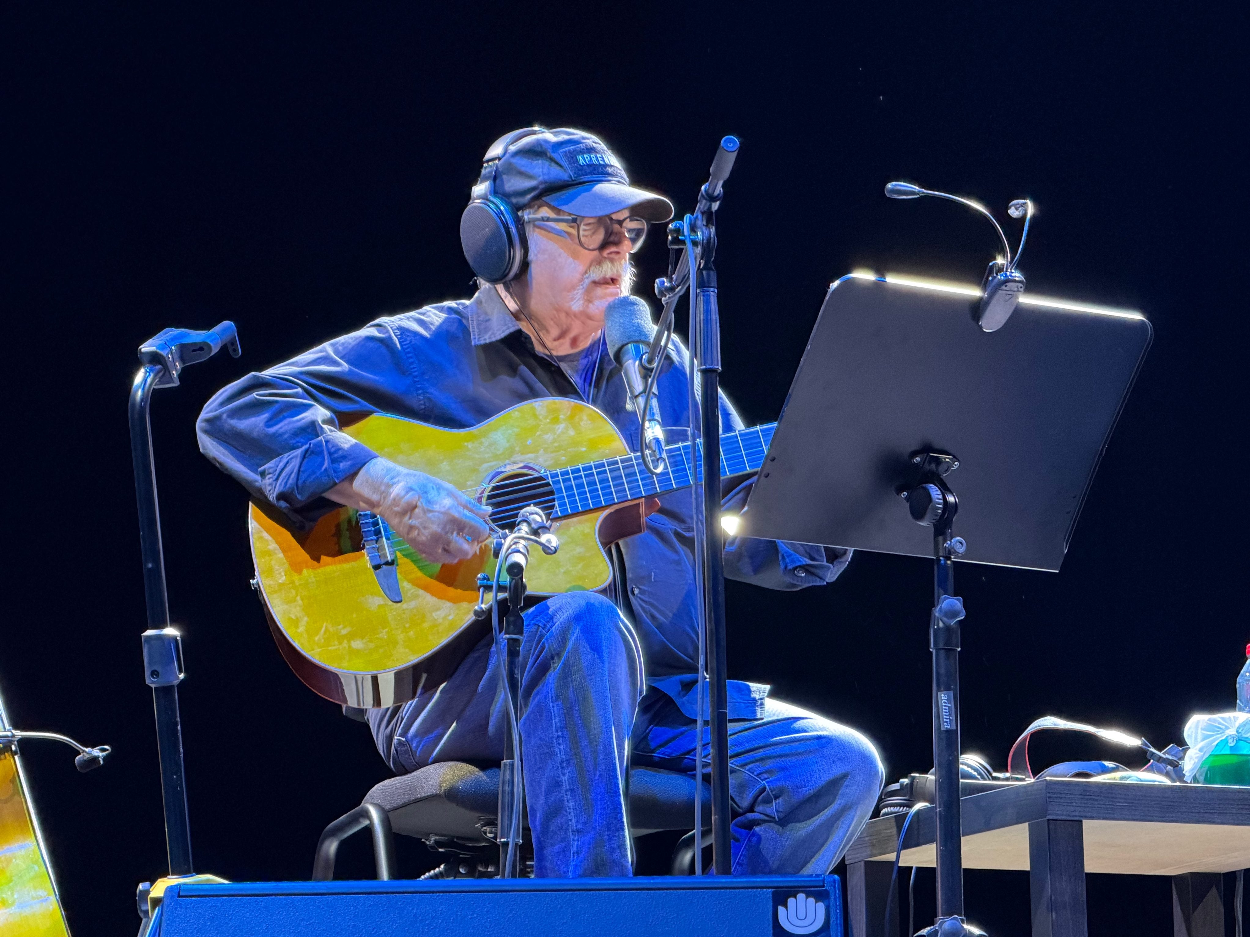 Silvio Rodríguez recorre cinco décadas de canciones en su concierto en Roig Arena Silvio Rodríguez recorre cinco décadas de canciones en su concierto en Roig Arena