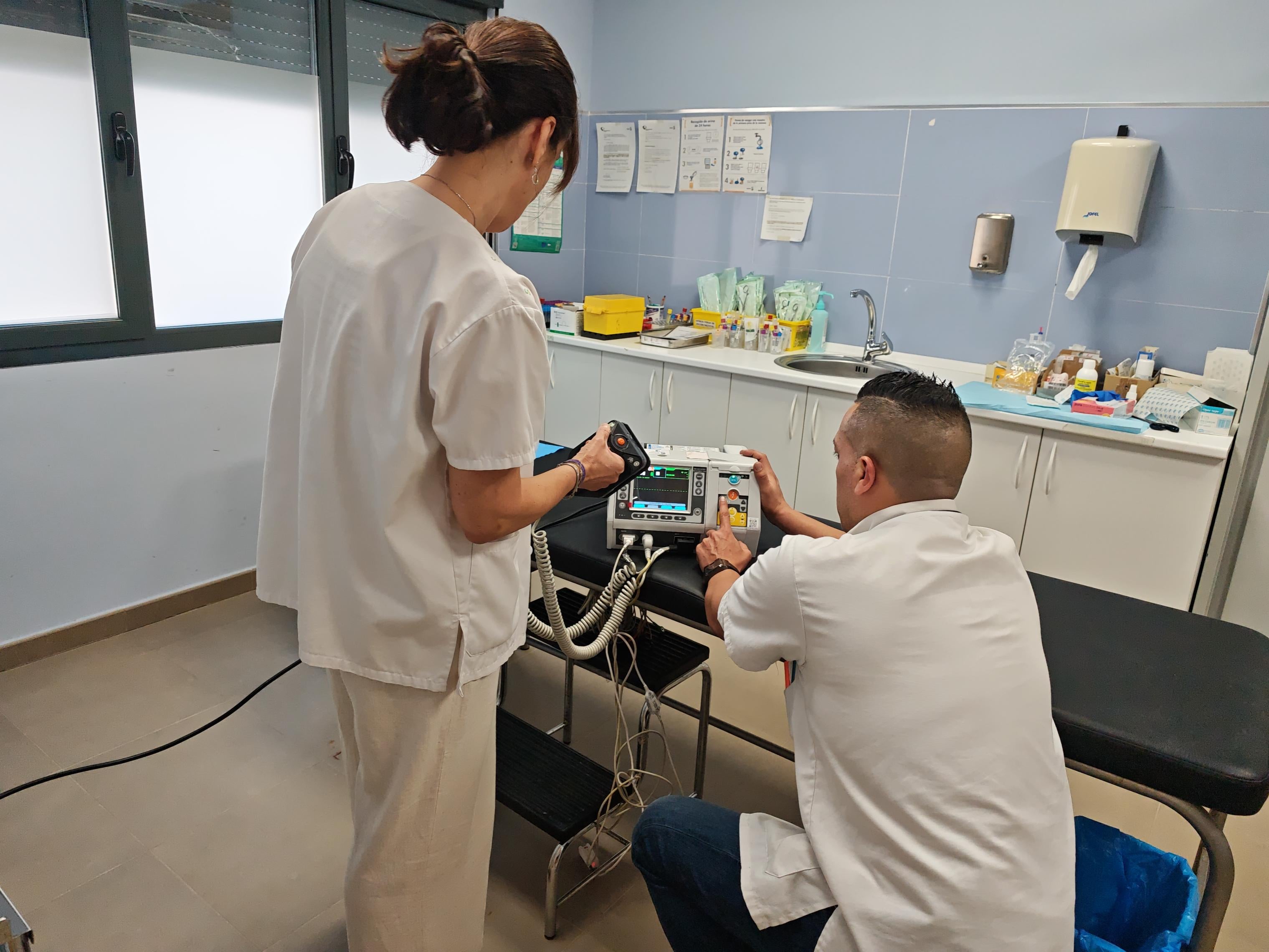 El Gobierno de Castilla-La Mancha ha dotado con electrocardiógrafos digitales y desfibriladores cardiacos a 52 Consultorios Locales del área sanitaria de Cuenca El Gobierno de Castilla-La Mancha ha dotado con electrocardiógrafos digitales y desfibriladores cardiacos a 52 Consultorios Locales del área sanitaria de Cuenca