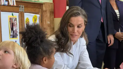 La Reina Letizia inaugura el curso escolar en el C.P. La Gesta, de Oviedo. REina Letizia, colegio la gesta, oviedo