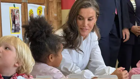 La Reina Letizia inaugura el curso escolar en el C.P. La Gesta, de Oviedo. REina Letizia, colegio la gesta, oviedo