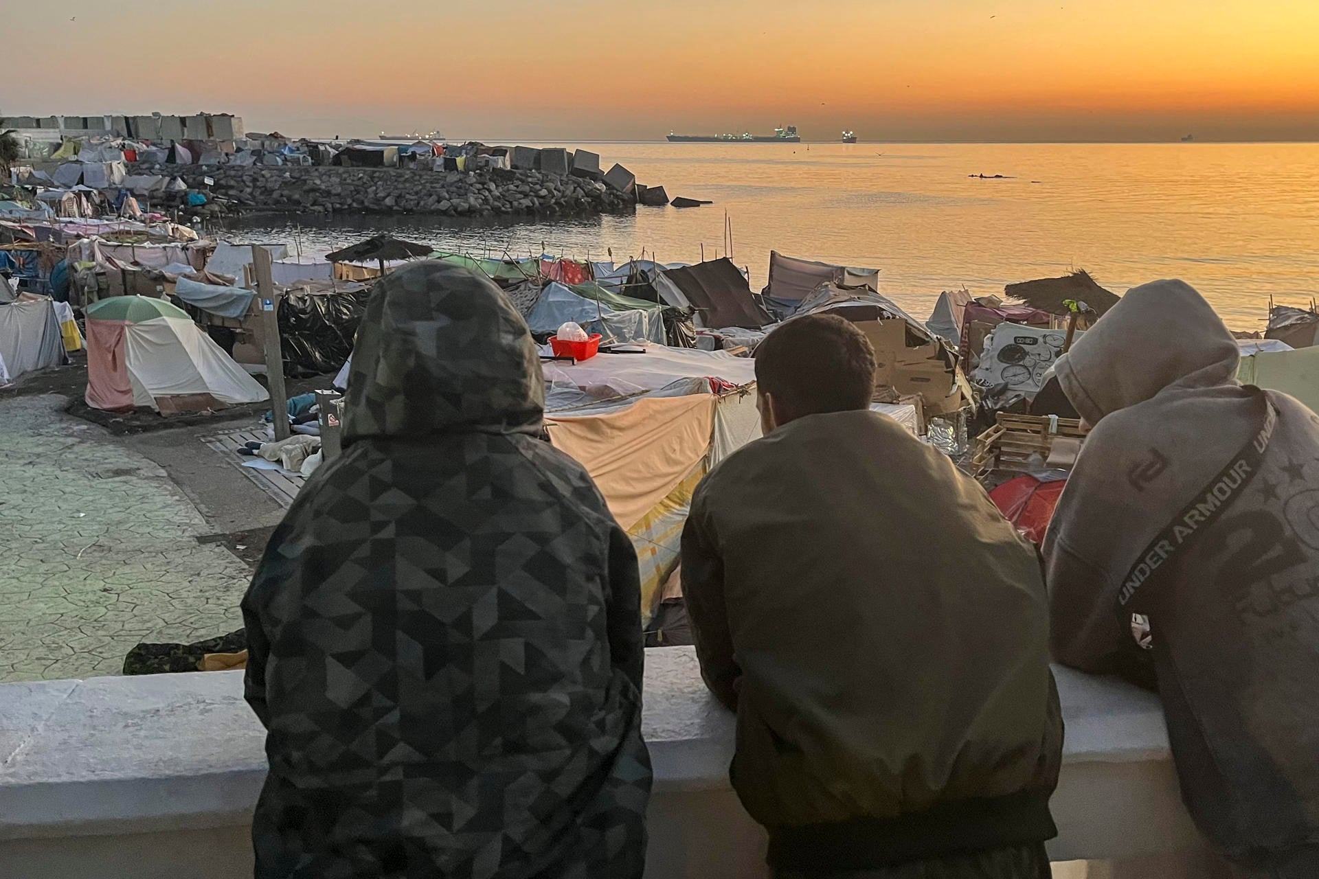 La Audiencia Nacional rechaza paralizar el campamento de migrantes en el puerto de Ceuta La Audiencia Nacional rechaza paralizar el campamento de migrantes en el puerto de Ceuta