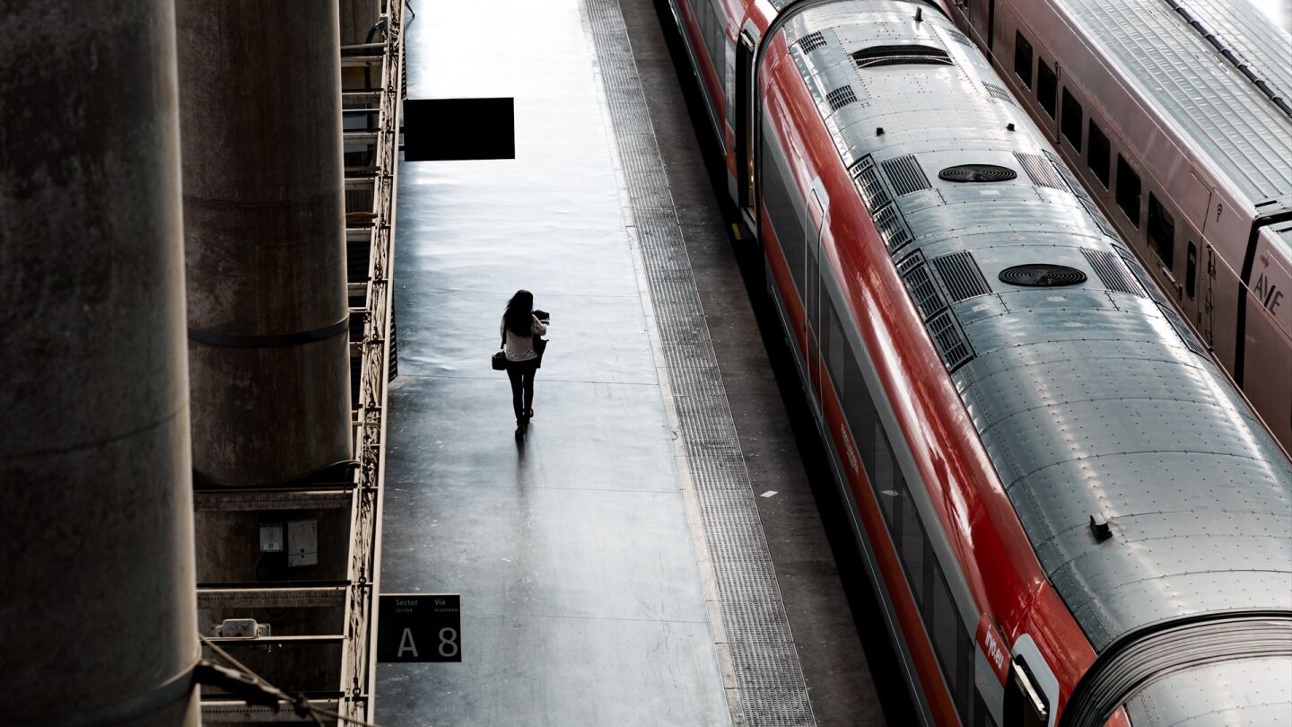 Imagen de archivo de un tren en la Estaci&oacute;n de Madrid - Puerta de Atocha/ Carlos Luj&aacute;n / Europa Press