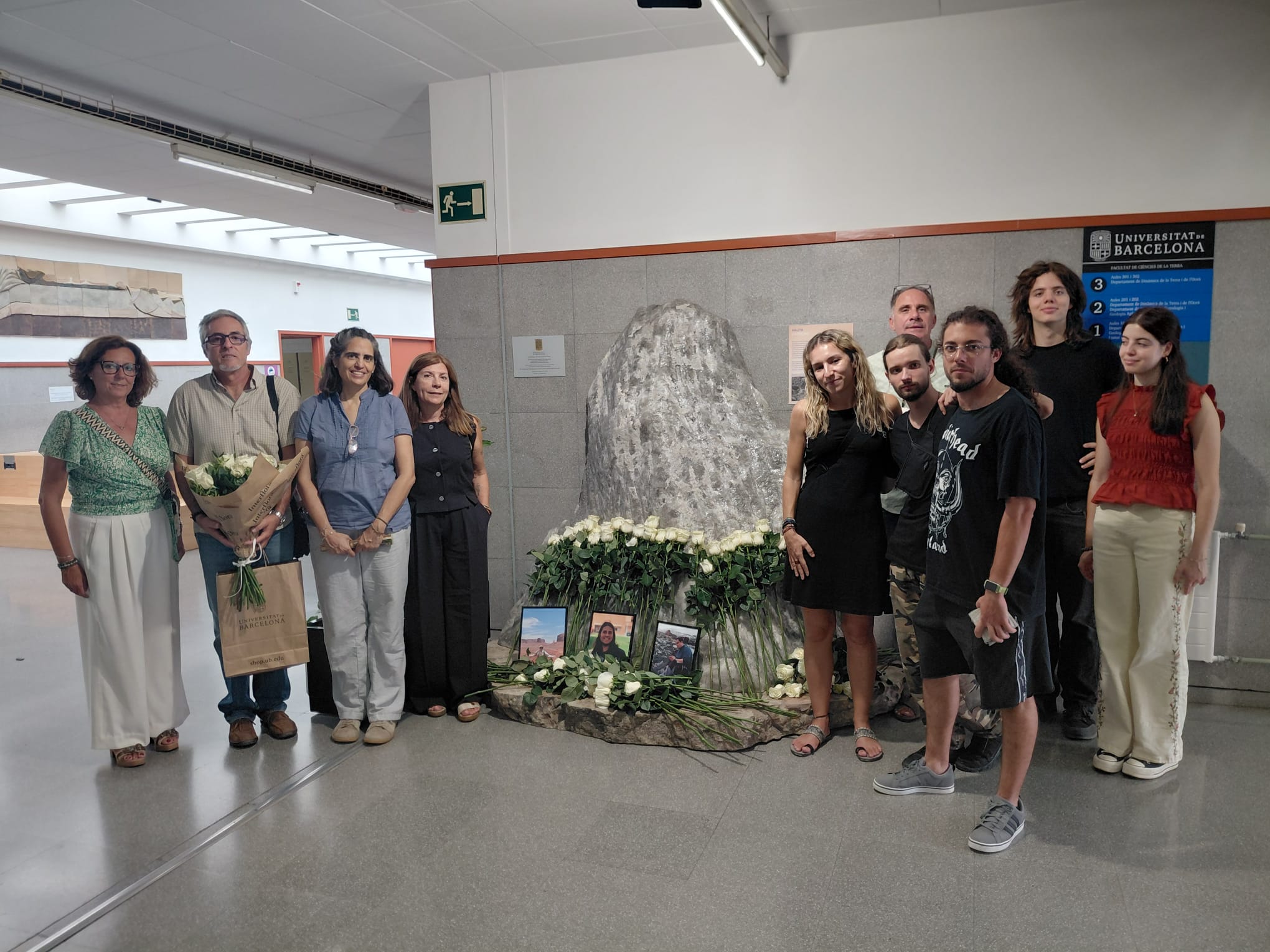 La Universidad de Barcelona entrega el título póstumo de doctor en Geología al almoradidense Victoriano Pineda González La Universidad de Barcelona entrega el título póstumo de doctor en Geología al almoradidense Victoriano Pineda González