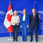 Ursula von der Leyen, Roberta Metsola y Mark Carney ayer miércoles 16 de septiembre en el Parlamento Europeo.