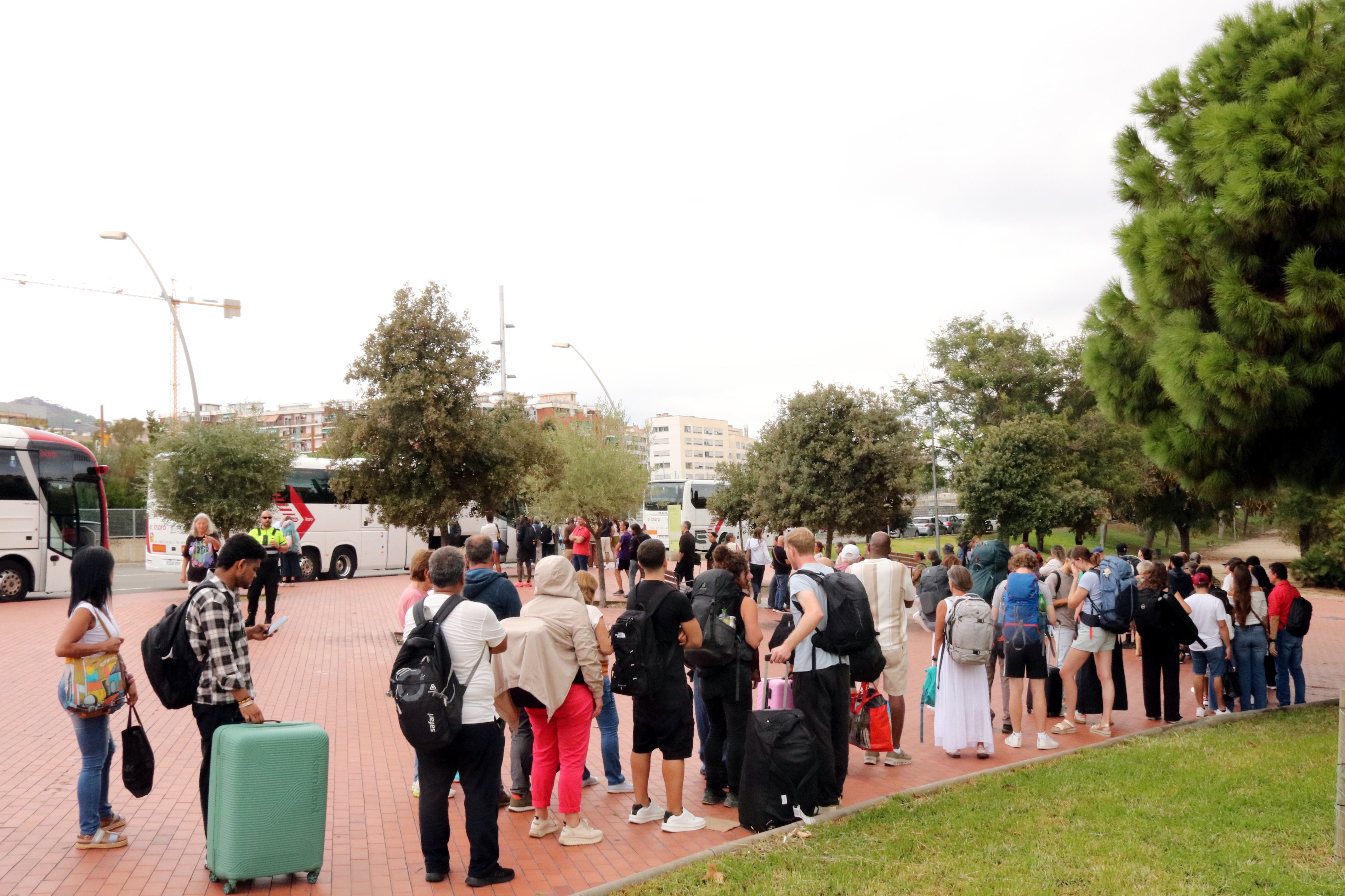Rodalies manté tallada la circulació de les línies R2, R2 Nord i R11 entre Sant Andreu i Montcada i Reixac per un nou esvoranc Rodalies manté tallada la circulació de les línies R2, R2 Nord i R11 entre Sant Andreu i Montcada i Reixac per un nou esvoranc
