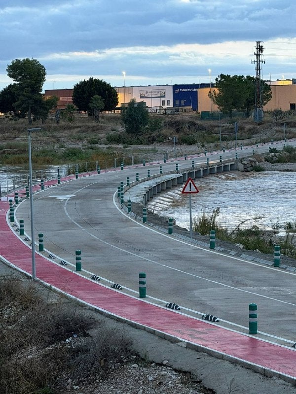 Real y Montserrat registran más de 100 litros/m2 y Carcaixent y Alberic suspenden la actividad lectiva Real y Montserrat registran más de 100 litros/m2 y Carcaixent y Alberic suspenden la actividad lectiva