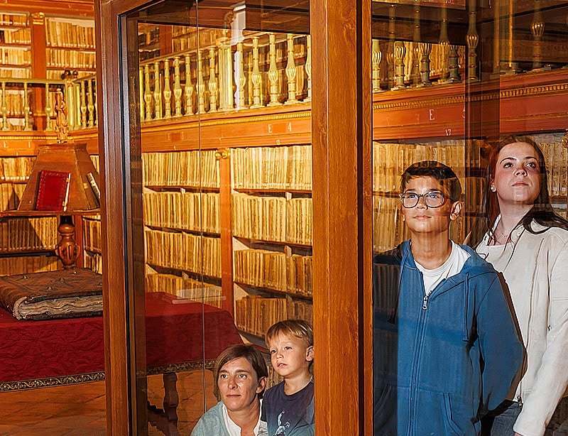 La exposición AutorIA ofrecerá un recorrido inédito por Yuso con piezas del Louvre, la British Library o el Prado La exposición AutorIA ofrecerá un recorrido inédito por Yuso con piezas del Louvre, la British Library o el Prado