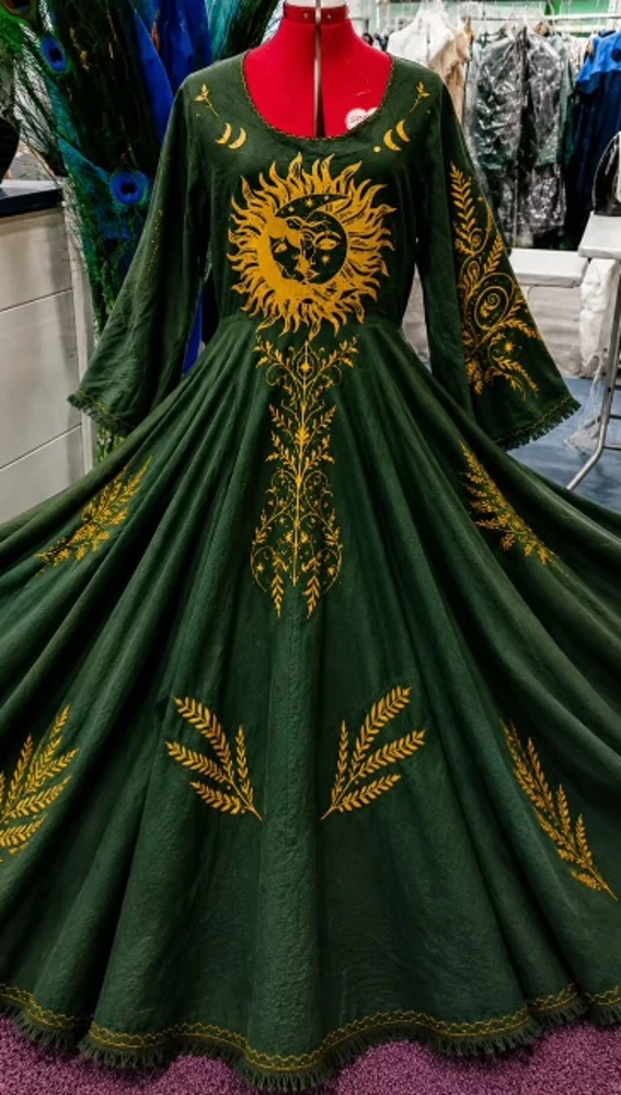 Una de las reproducciones de vestuario de Maite Capín Una de las reproducciones de vestuario de Maite Capín
