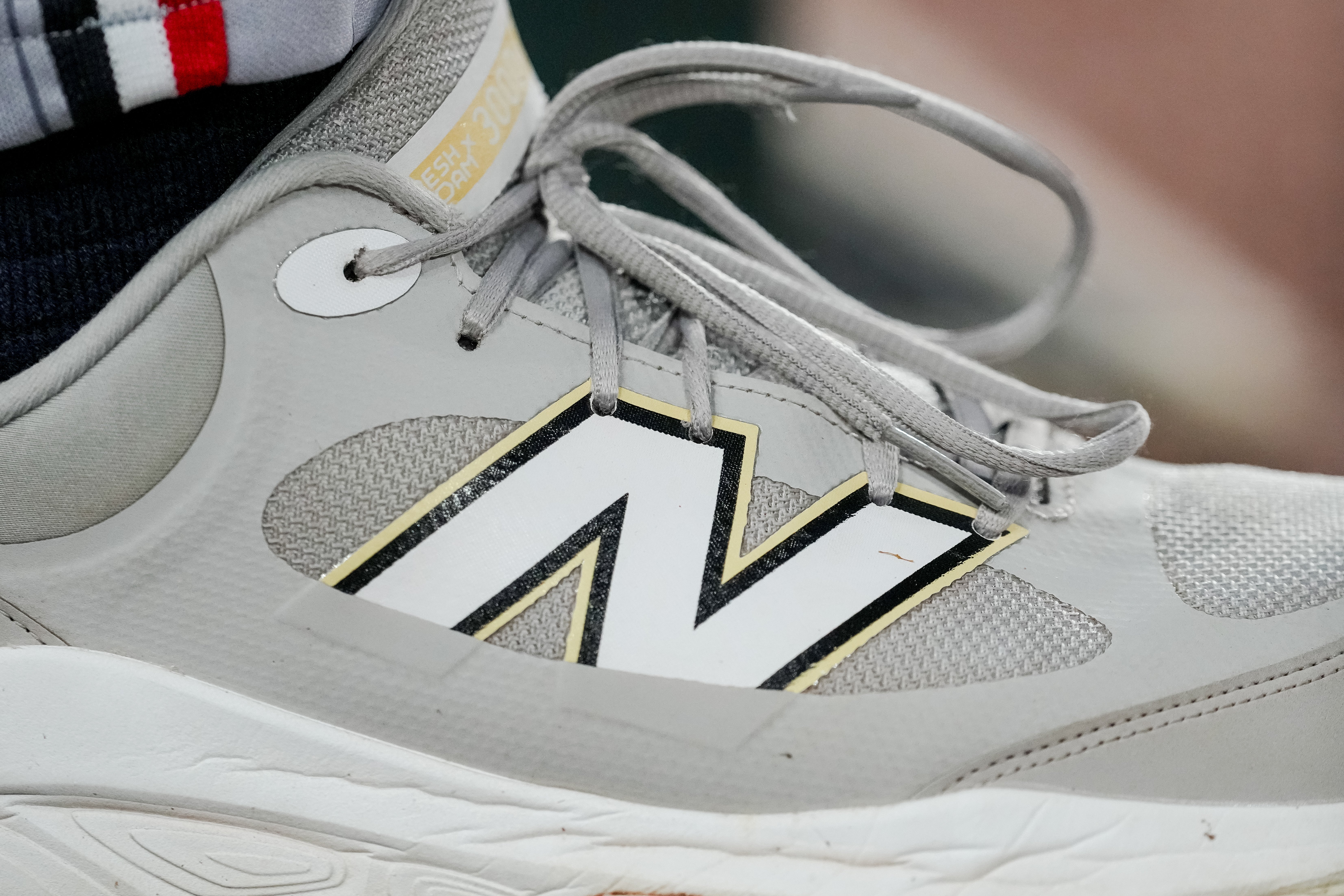 El logotipo de New Balance en unas zapatillas deportivas El logotipo de New Balance en unas zapatillas deportivas