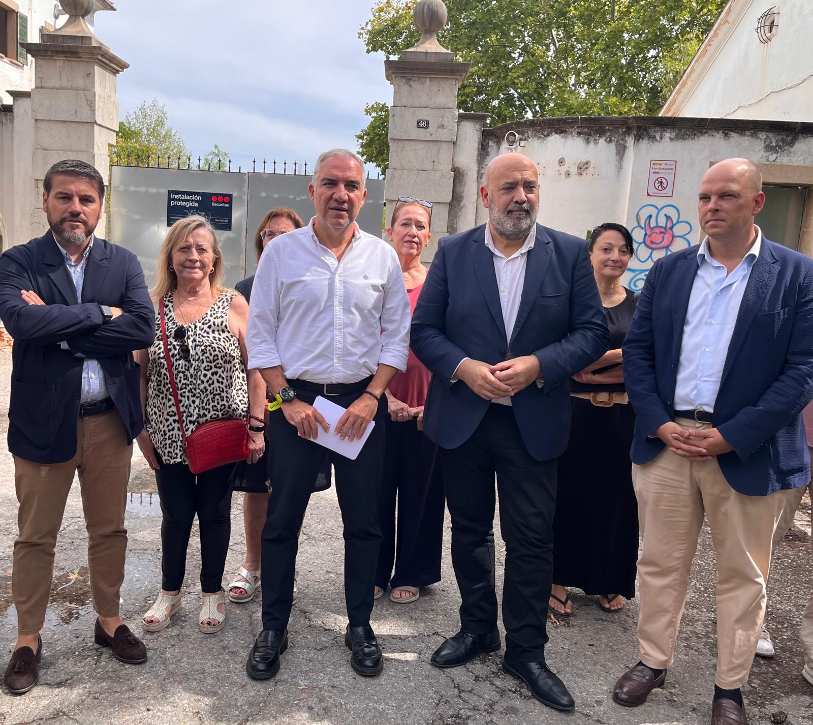 El PP acusa al Gobierno central de "bloquear" el proyecto de Son Busquets para construir más de 840 viviendas y de "no escuchar a los vecinos" El PP acusa al Gobierno central de "bloquear" el proyecto de Son Busquets para construir más de 840 viviendas y de "no escuchar a los vecinos"