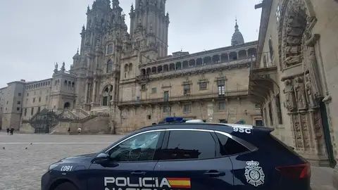 La Policía Nacional identifica a unas 170 personas durante un operativo de prevención desarrollado en locales de ocio en Santiago La Policía Nacional identifica a unas 170 personas durante un operativo de prevención desarrollado en locales de ocio en Santiago