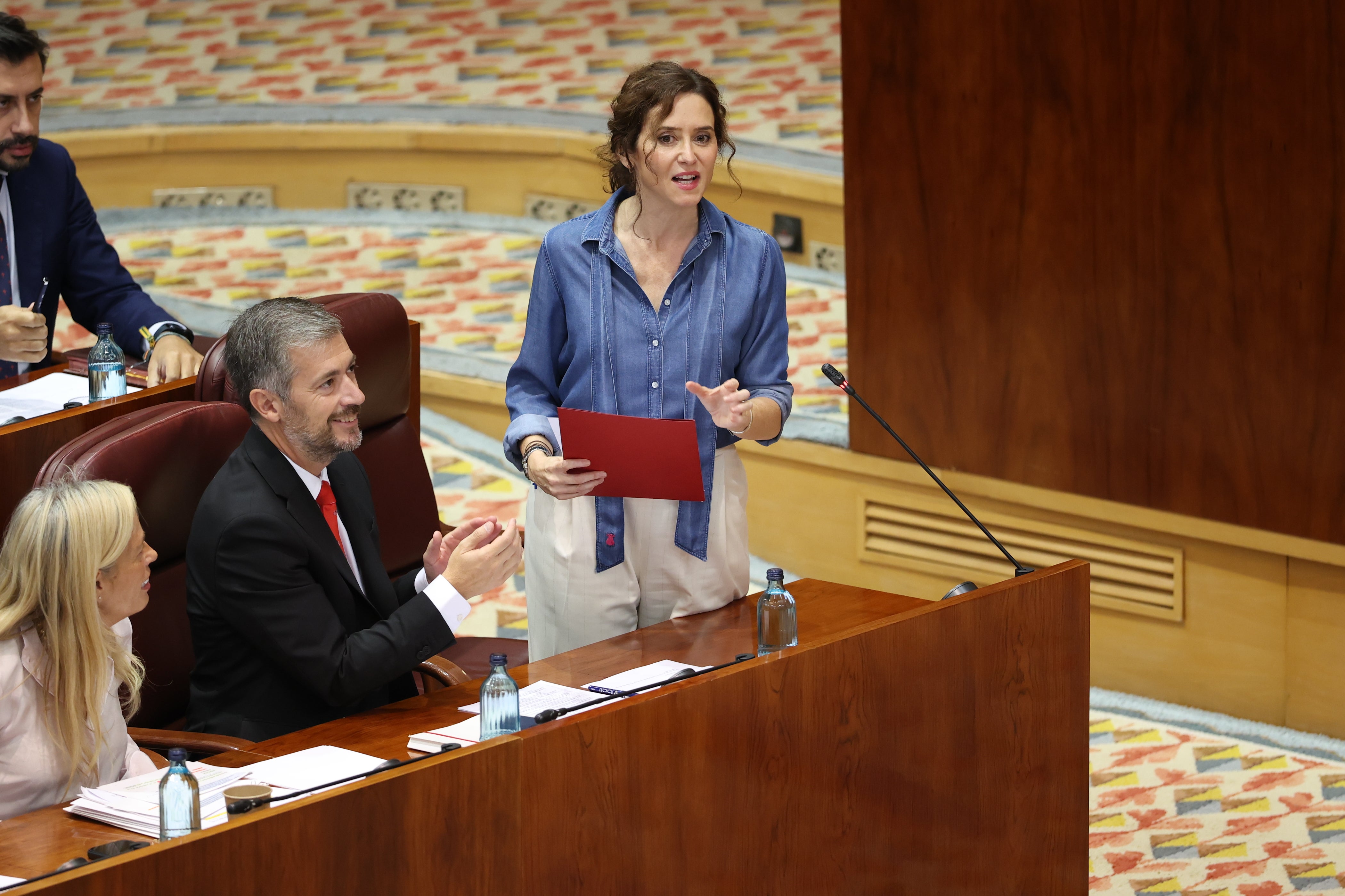 Las tres versiones que la Comunidad de Madrid ha dado sobre el ático: de oficina a "alojamiento ocasional" de autoridades Las tres versiones que la Comunidad de Madrid ha dado sobre el ático: de oficina a "alojamiento ocasional" de autoridades