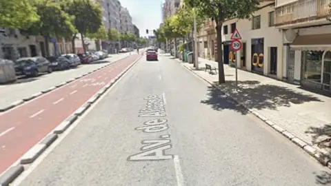 Avenida de Alicante de Elche donde está ubicada el edificio en el que se incendió la vivienda. Avenida de Alicante de Elche donde está ubicada el edificio en el que se incendió la vivienda.