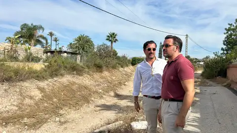 Elche refuerza la limpieza de los barrancos ante posibles episodios de lluvias Elche refuerza la limpieza de los barrancos ante posibles episodios de lluvias
