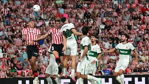 Imagen del partido en San Mamés entre el Athletic Club y el Elche. Imagen del partido en San Mamés entre el Athletic Club y el Elche.