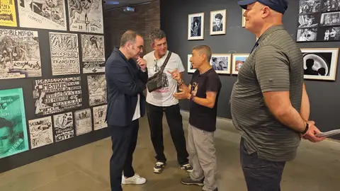 La DPH abre la exposición que recorre los años 80 en Huesca La DPH abre la exposición que recorre los años 80 en Huesca