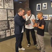 La DPH abre la exposición que recorre los años 80 en Huesca La DPH abre la exposición que recorre los años 80 en Huesca