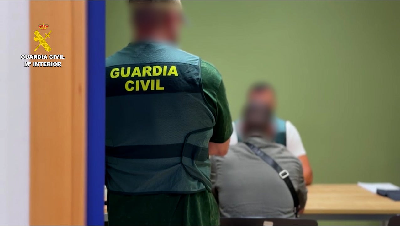 Detenidas dos personas por retener y agredir a un hombre en Finestrat para robarle cerca de 20.000 euros en joyas, dinero y criptomonedas Detenidas dos personas por retener y agredir a un hombre en Finestrat para robarle cerca de 20.000 euros en joyas, dinero y criptomonedas