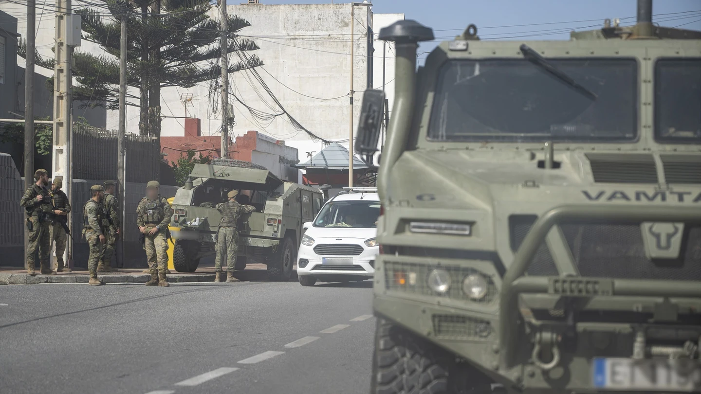 Varios militares presentes en Ceuta. Varios militares presentes en Ceuta.