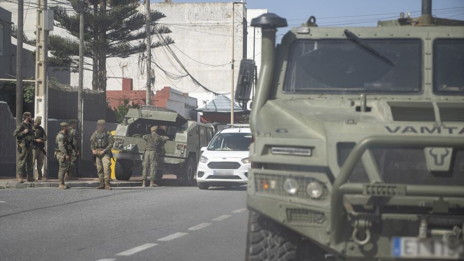 Varios militares presentes en Ceuta.