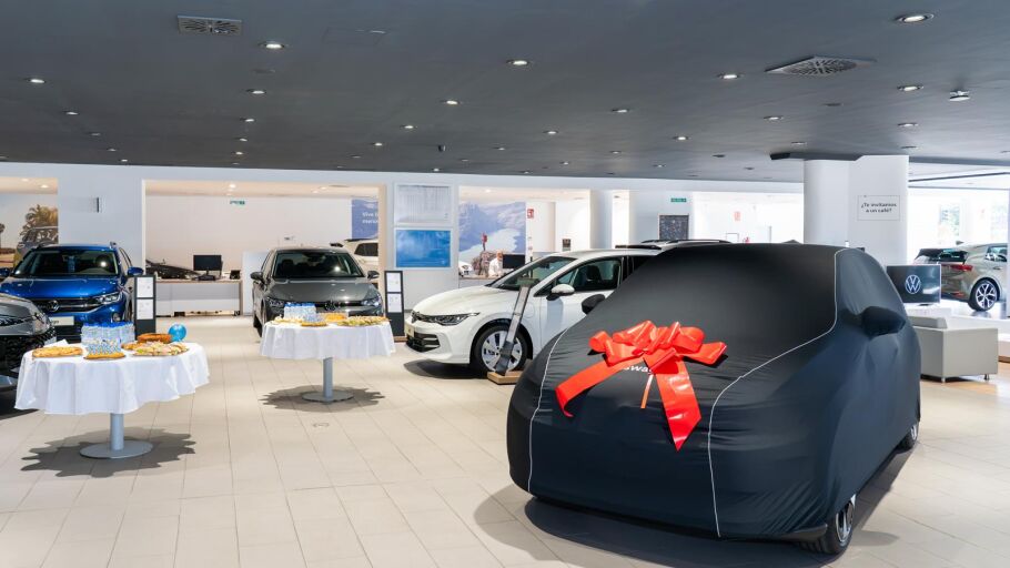 Abel Mill&aacute;n visita los concesionarios VW 