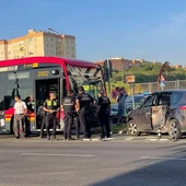 Un herido tras colisionar un tranvibús con un vehículo que invadió el carril reservado en Sevilla Este Un herido tras colisionar un tranvibús con un vehículo que invadió el carril reservado en Sevilla Este