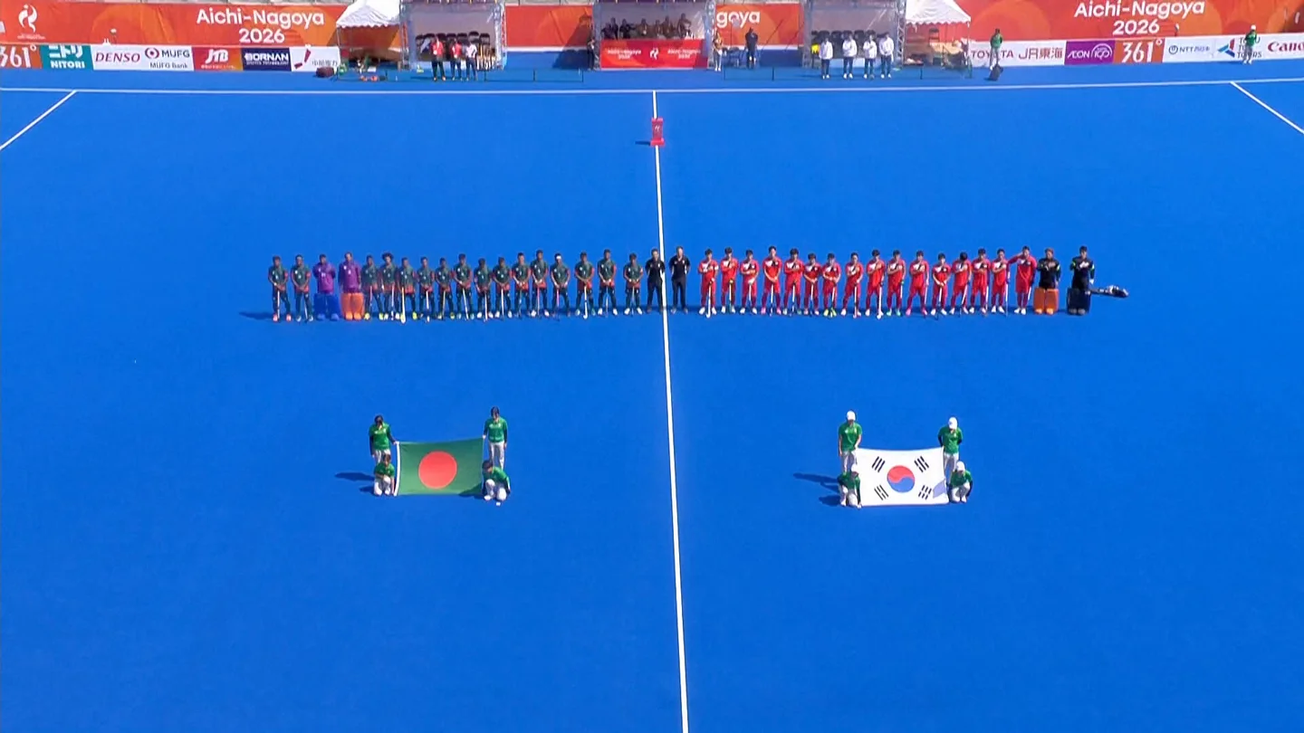 Los jugadores de Bangladés y Corea del Sur antes del partido en los Juegos Asiáticos Los jugadores de Bangladés y Corea del Sur antes del partido en los Juegos Asiáticos