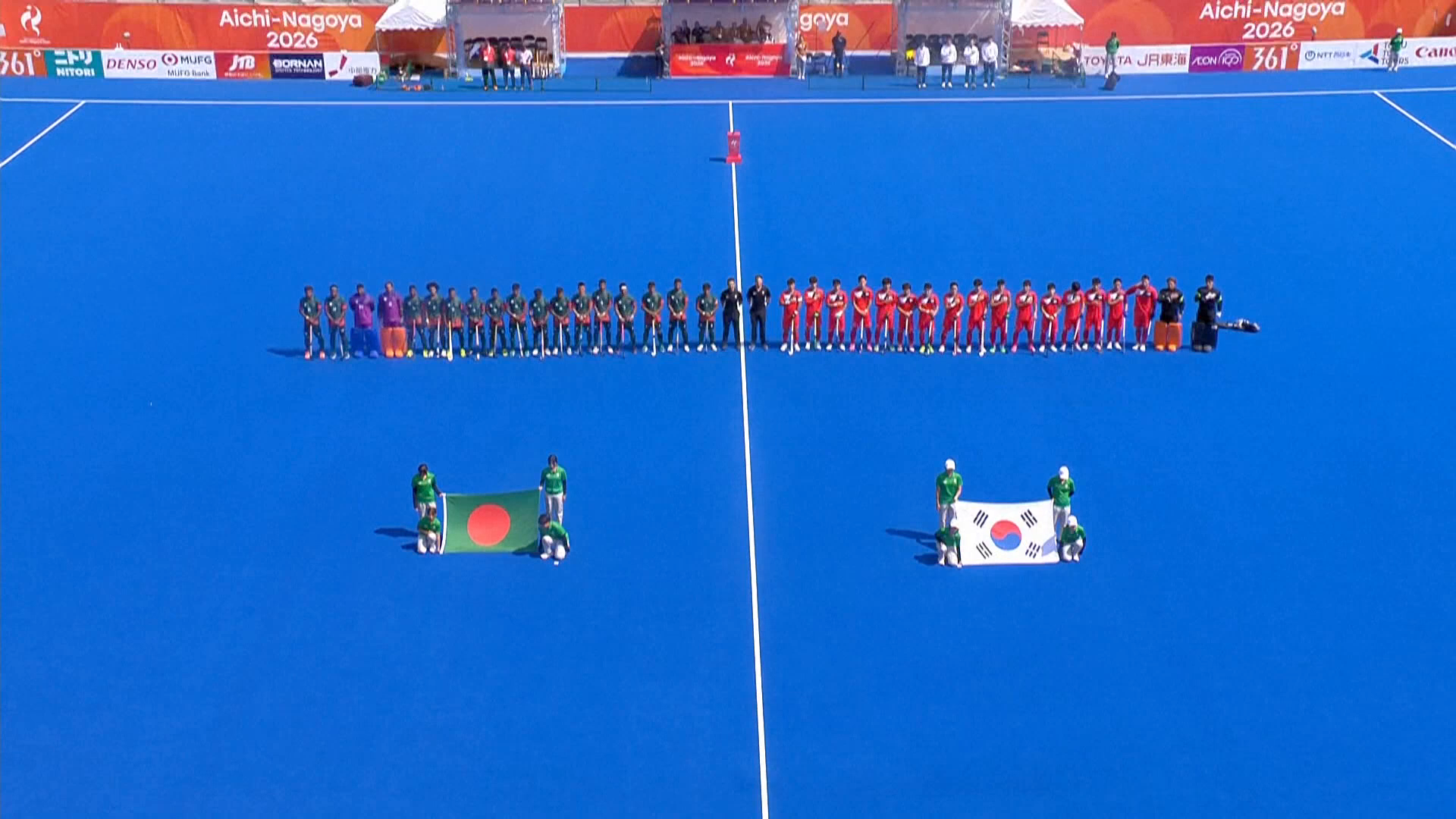 Los jugadores de Bangladés y Corea del Sur antes del partido en los Juegos Asiáticos Los jugadores de Bangladés y Corea del Sur antes del partido en los Juegos Asiáticos
