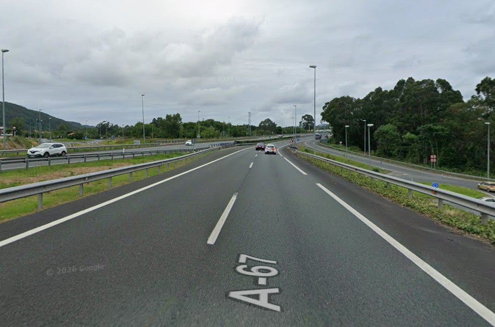 Mueren dos personas que viajaban en un camión de recogida de basura en un accidente en la A-67 en Cartes Mueren dos personas que viajaban en un camión de recogida de basura en un accidente en la A-67 en Cartes
